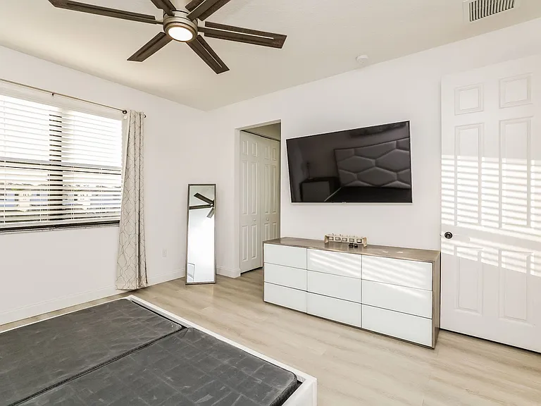 8916 Madrid Cir — Photo 16