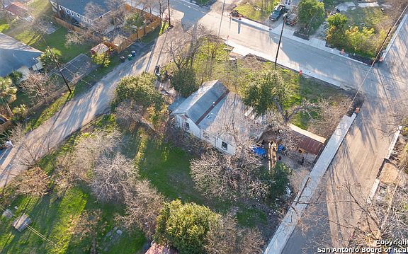 4th image of 309 Blaine St