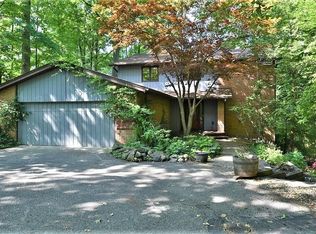 4152 Giles Rd, Moreland Hills, OH 44022