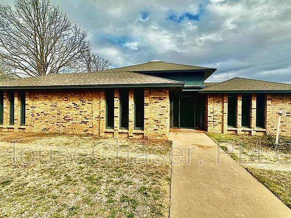 3rd image of 28 Brentwood Cir #1
