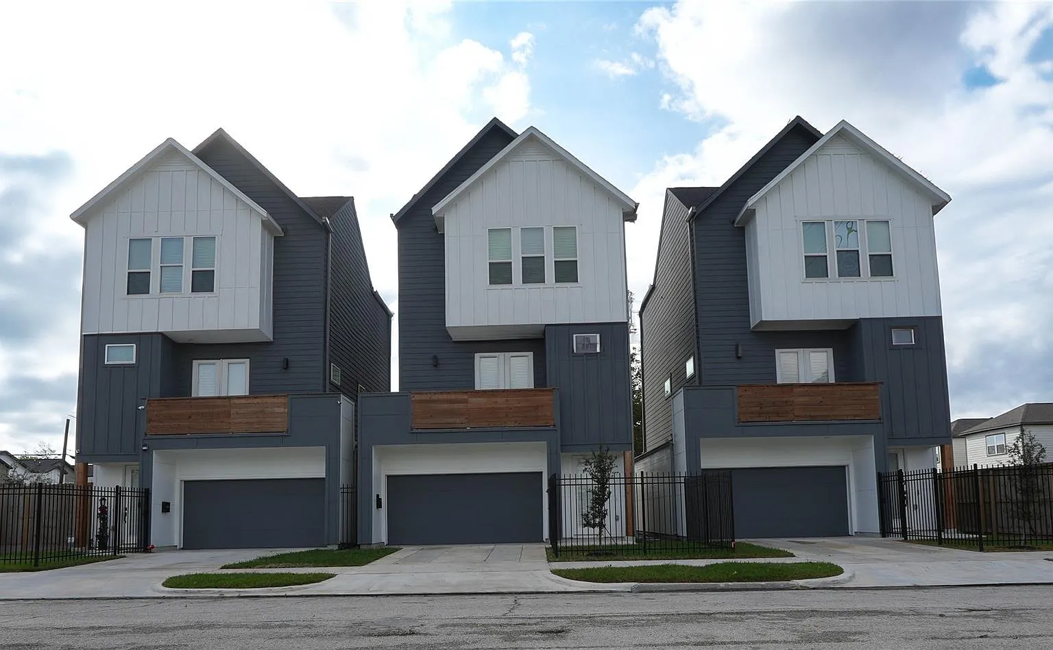 3 bed, 3.5 bath, 1791 sqft, $2,600 — Photo 1