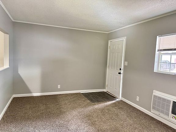 2nd image of 425 Alma Ln APT D