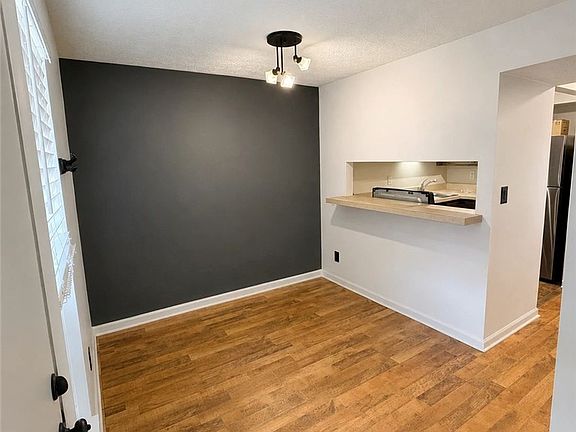 2nd image of 645 Villa Rd APT G