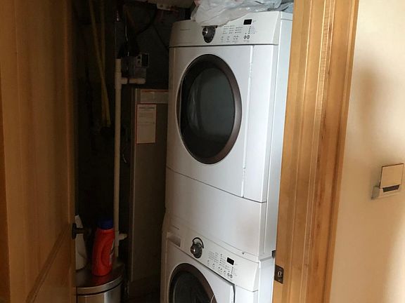 4th image of 601 E Erie St Unit 208