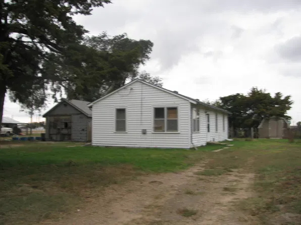 3041 W Kathryn Dr, Garden City, KS 67846