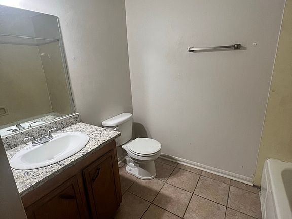 5th image of 218 Victoria Dr APT 6A
