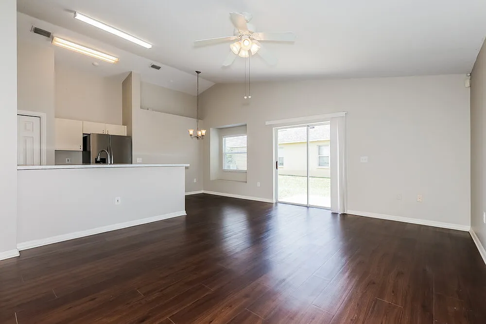 4 bed, 2.0 bath, 1516 sqft, $3,360 — Photo 3