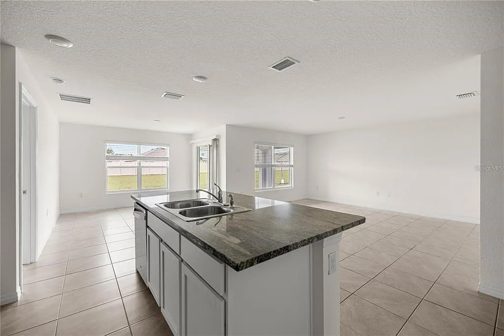 3 bed, 2.0 bath, 1670 sqft, $1,850 — Photo 3