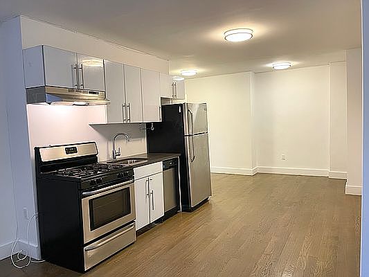3rd image of 3660 Waldo Ave #D