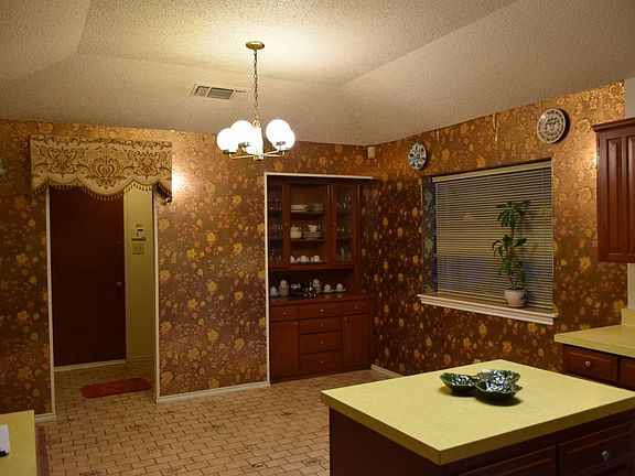 4th image of 114 Karen Ct