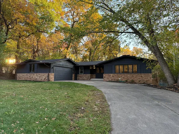 1036 Woodlynn Ave, Roseville, MN 55113
