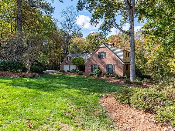 4th image of 231 Camelot Dr
