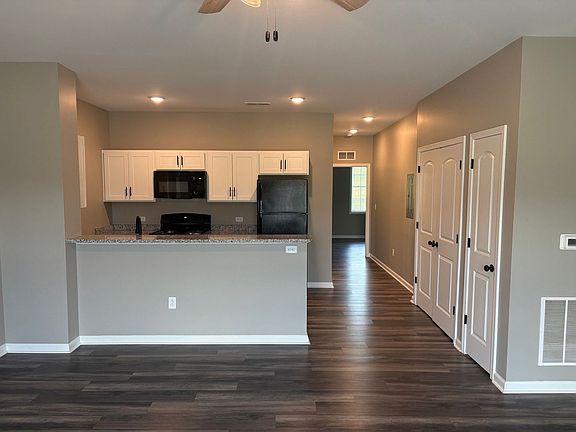 2nd image of 232 Calumet Dr #3