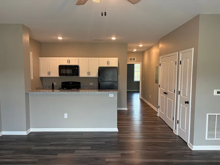 232 Calumet Dr — Photo 5