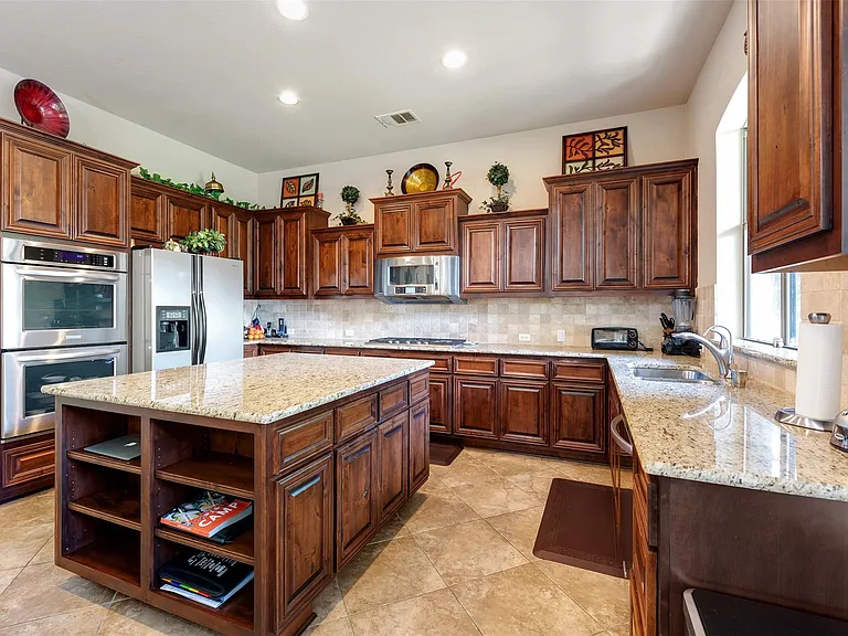 3808 Avery Woods Ln — Photo 8
