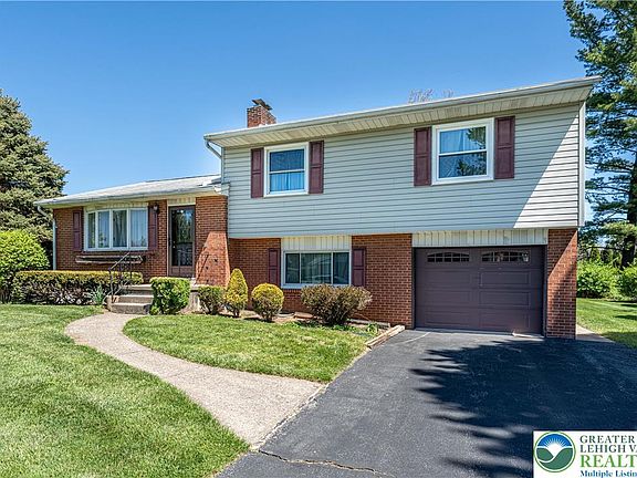 2nd image of 3552 Lord Byron Dr