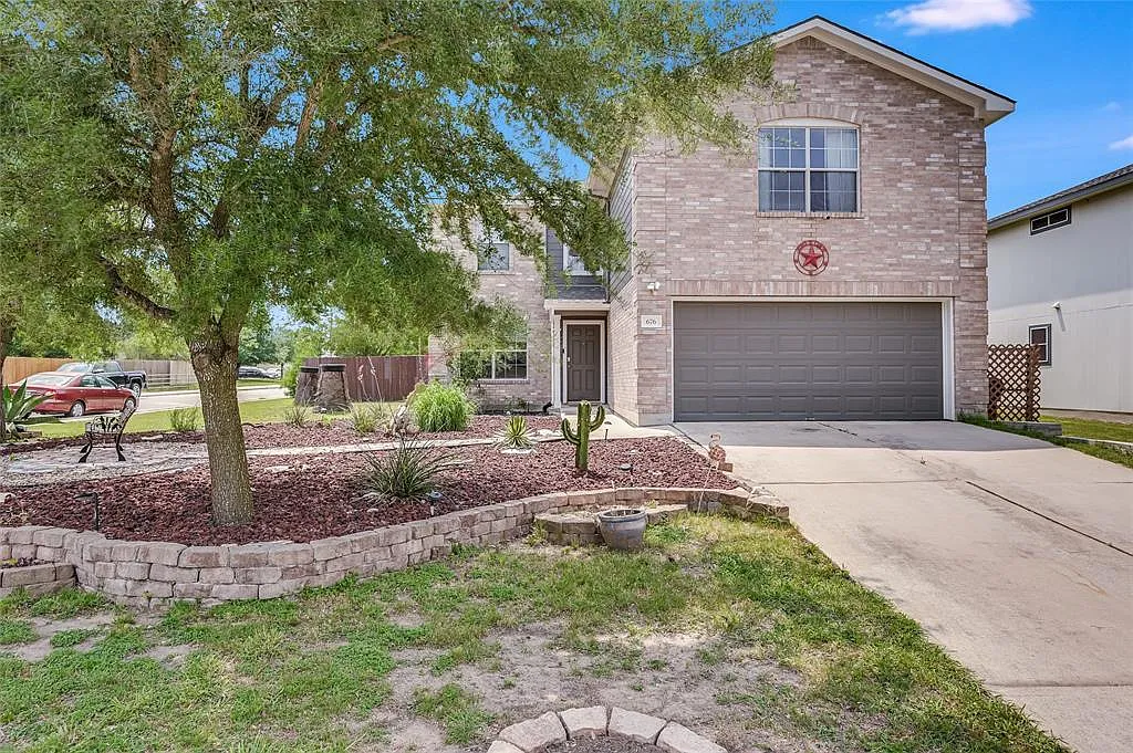 4 bed, 3.0 bath, 2379 sqft, $2,375 — Photo 1
