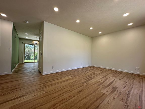 4th image of 1839 W Arlington Cir