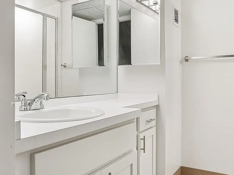 Claymoor Luxury Apartments — Photo 9