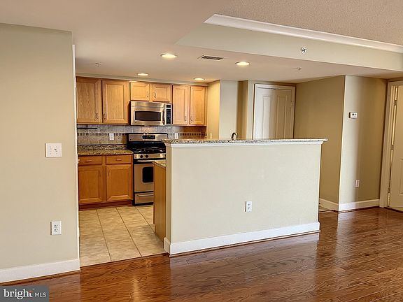 2nd image of 1201 N Garfield St APT 703
