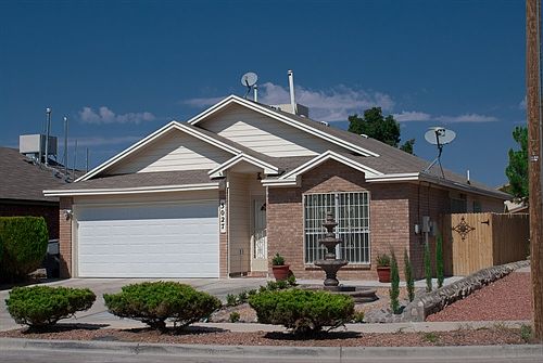 2nd image of 3027 Oak Crest Cir