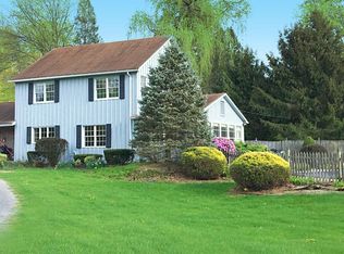 11 Boulderwood Dr, Queensbury, NY 12804