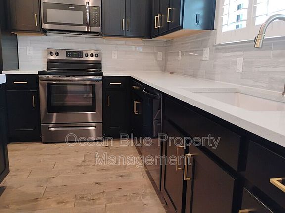 4th image of 3421 W Horatio St #112