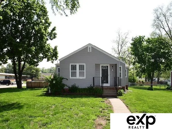 2401 Jackson St, Bellevue, NE 68005