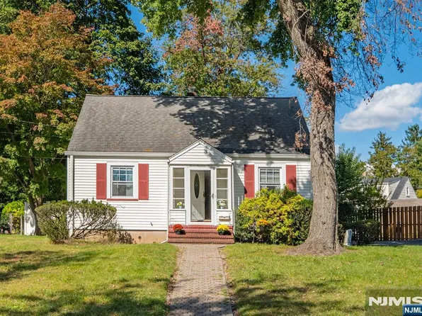 301 Birchwood Road, New Milford, NJ 07646