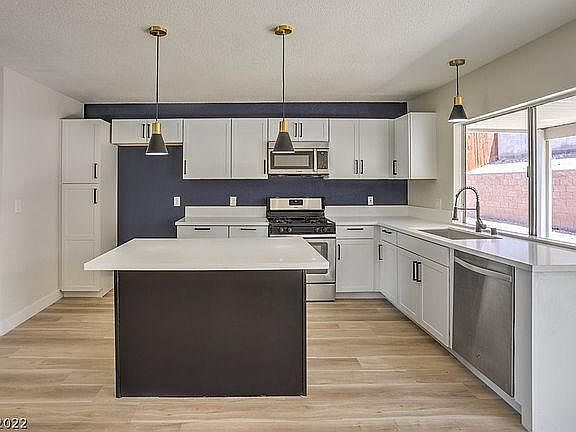 3rd image of 108 Glen Oak Dr