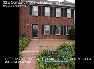 592 Maple Park Dr, Mendota Heights, MN 55118