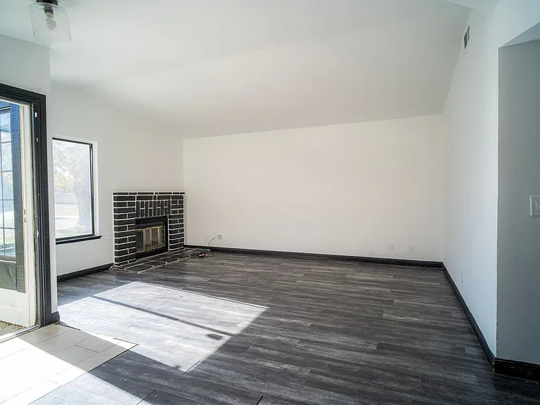 837 Sunrise Ct — Photo 13