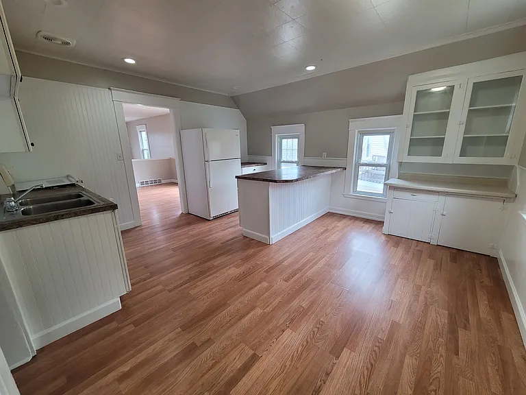 1353 Garfield Ave NW — Photo 5