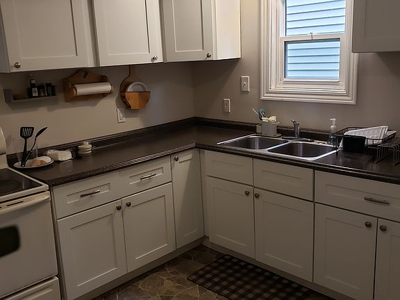 2nd image of 817 Pine St