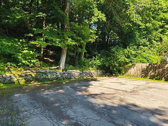 5th image of 27 Russell Rd