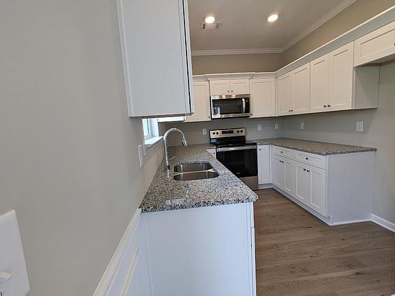 5th image of 313 Melody Ln NE