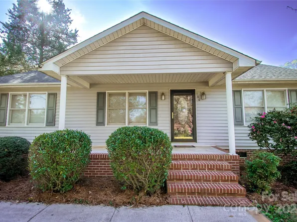 100 Christopher Ave, Mount Holly, NC 28120