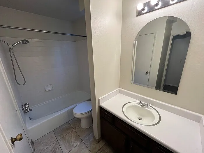 2224 S Claybourne Ave #A — Photo 9
