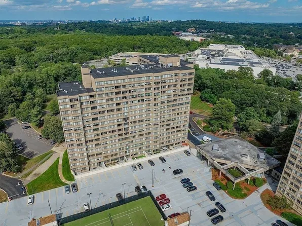 250 Hammond Pond Pkwy APT 1111S, Newton, MA 02467