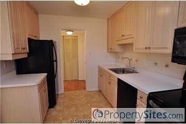 3rd image of 8330 Glastonbury Ct