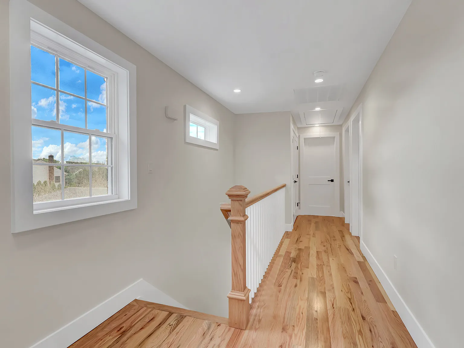 3 bed, 1040 sqft, $4,100 — Photo 2
