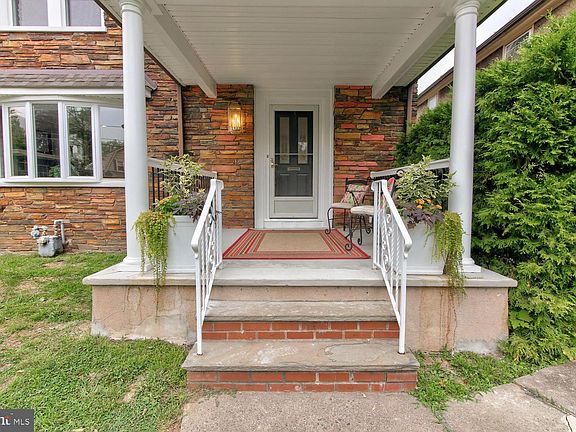4th image of 18 E Hillcrest Ave