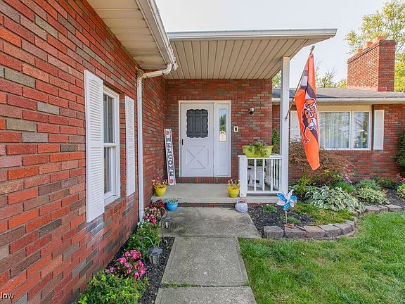 3rd image of 367 Loyola Dr