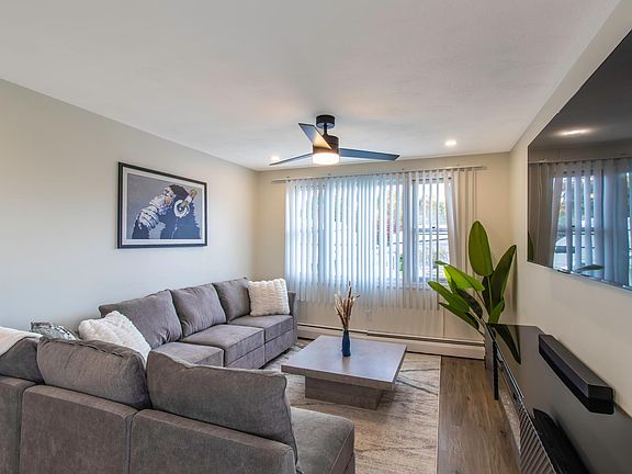 3rd image of 35 Malcolm St Unit 2
