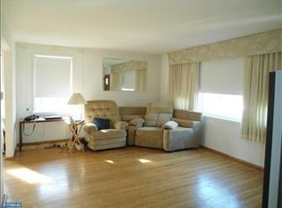 704 Dunmore Rd, Philadelphia, PA 19115