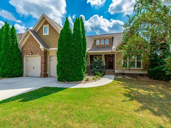 8562 Seven Lakes Dr, Ooltewah, TN 37363