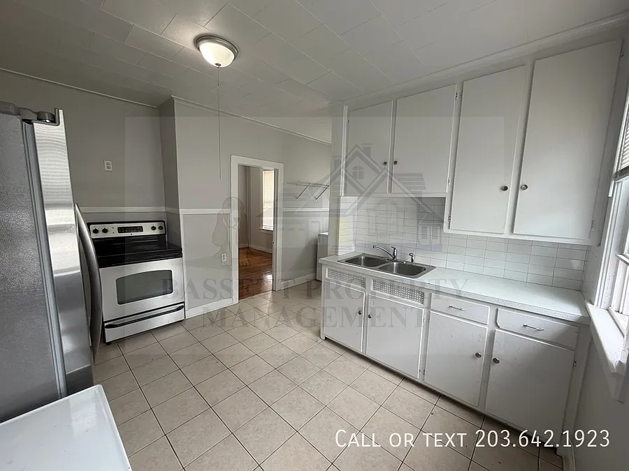 3 bed, 1.0 bath, 1000 sqft, $1,795 — Photo 3