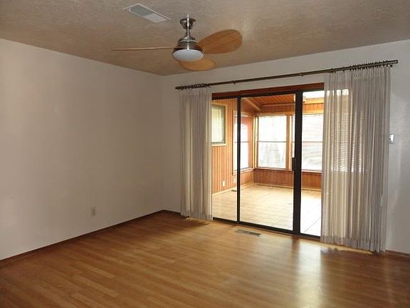 5th image of 379 Catherine Ave