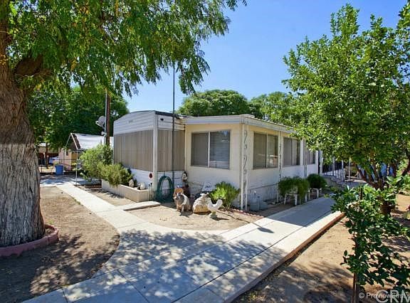 2nd image of 33159 Honeydew Ln