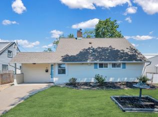 31 Gleaner Ln, Levittown, NY 11756